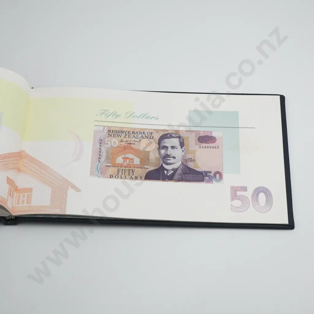New Zealand "A Note Worthy Collection" Banknote Presentation Album incl Two Sets of $5/$10/$20/$50/$100 Image 1++