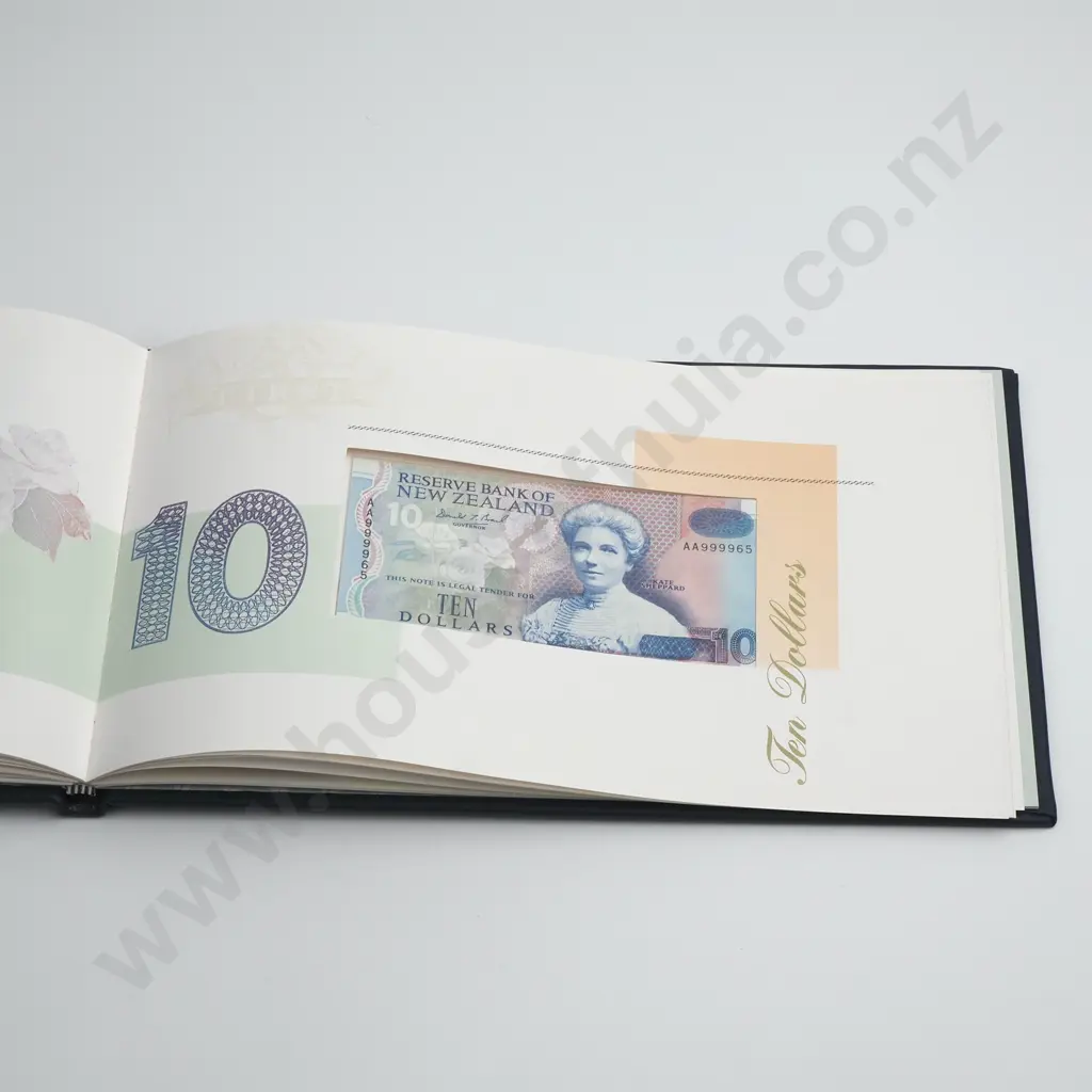 New Zealand "A Note Worthy Collection" Banknote Presentation Album incl Two Sets of $5/$10/$20/$50/$100 Image 1++