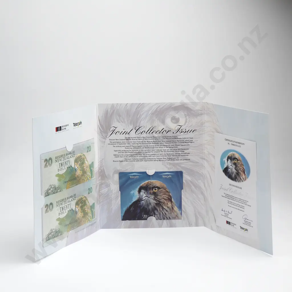 UNCUT PAIR OF TWENTY DOLLAR BANKNOTE & PHONE CARD PRESENTATION SET Image 1++