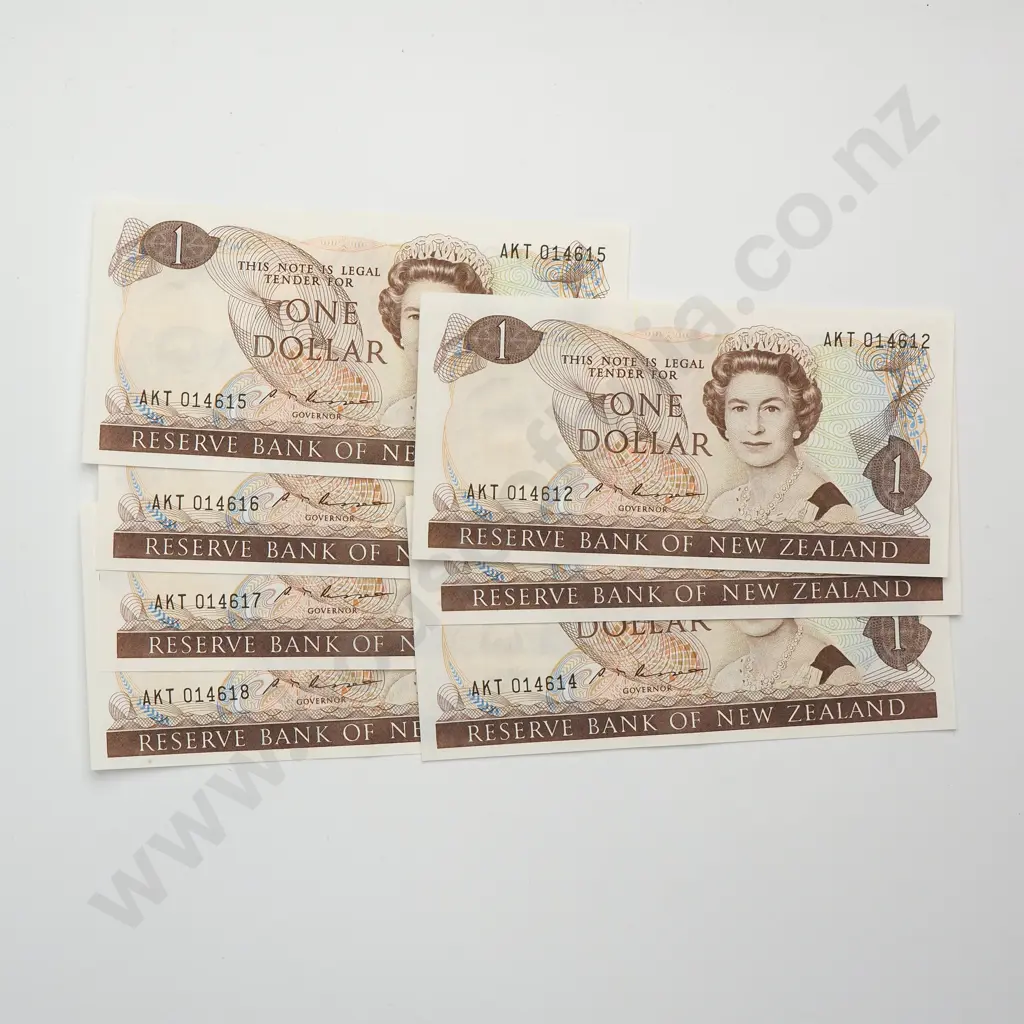 7 X CONSECUTIVELY NUMBERED 1 DOLLAR NOTES, RUSSELL SIGNATURES, PREFIXES AKT, aUNC Image 1++