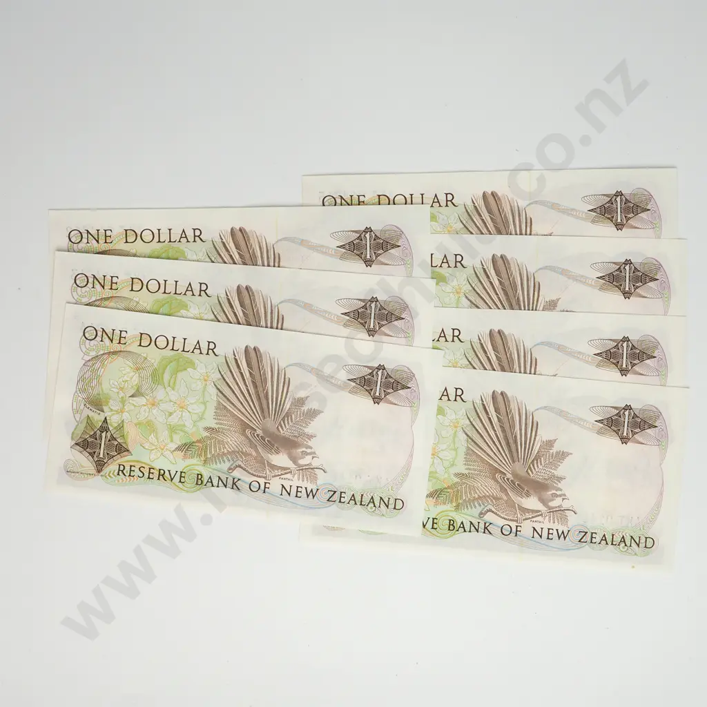 7 X CONSECUTIVELY NUMBERED 1 DOLLAR NOTES, RUSSELL SIGNATURES, PREFIXES AKT, aUNC Image 1++