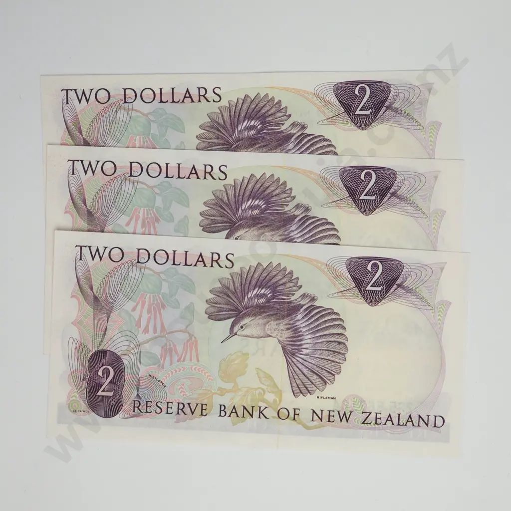 HARDIE CONSEC TRIO 2 DOLLARS BANKNOTES ND(1977-81) P.164d Almost UNCIRCULATED CCV$210 Image 1++