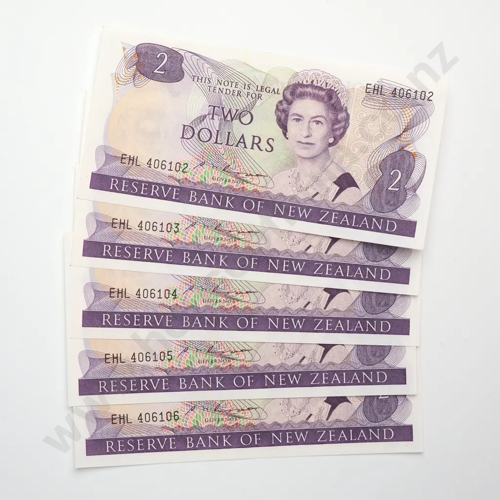 5 X CONSECUTIVELY NUMBERED 2 DOLLARS NOTES, RUSSELL SIGNATURES, PREFIXES EHL, aUNC Image 1++