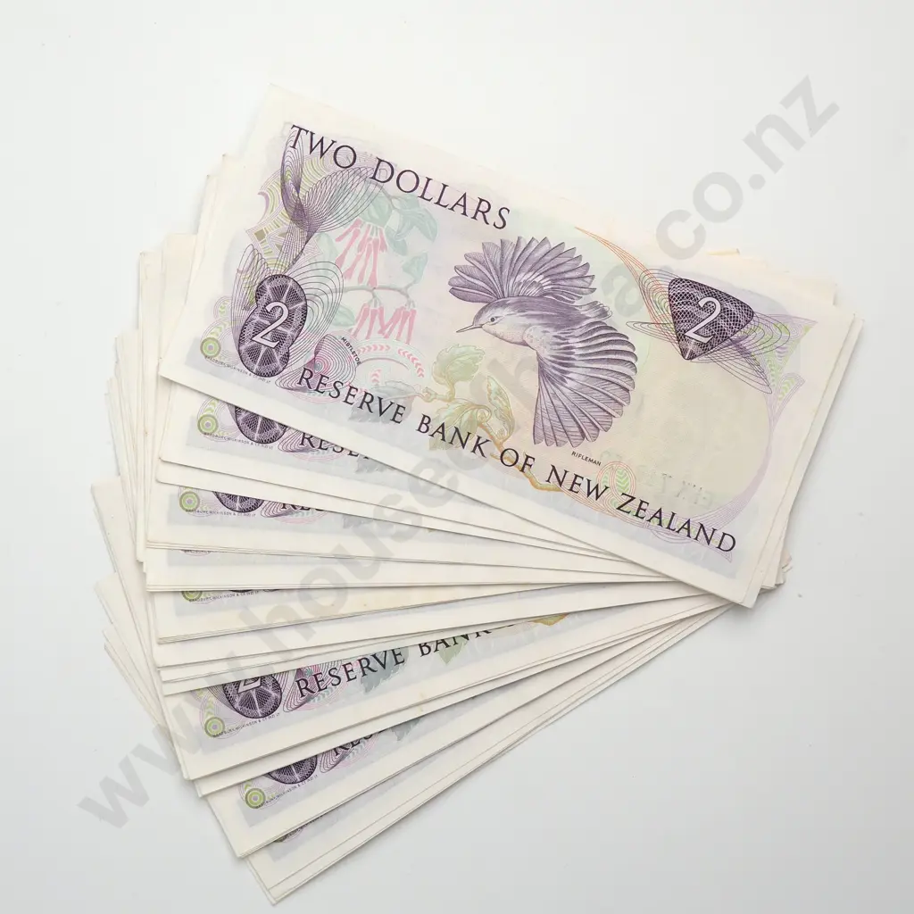 48 X CONSECUTIVELY NUMBERED 2 DOLLARS NOTES, RUSSELL SIGNATURES, PREFIXES EHK, aUNC Image 1++