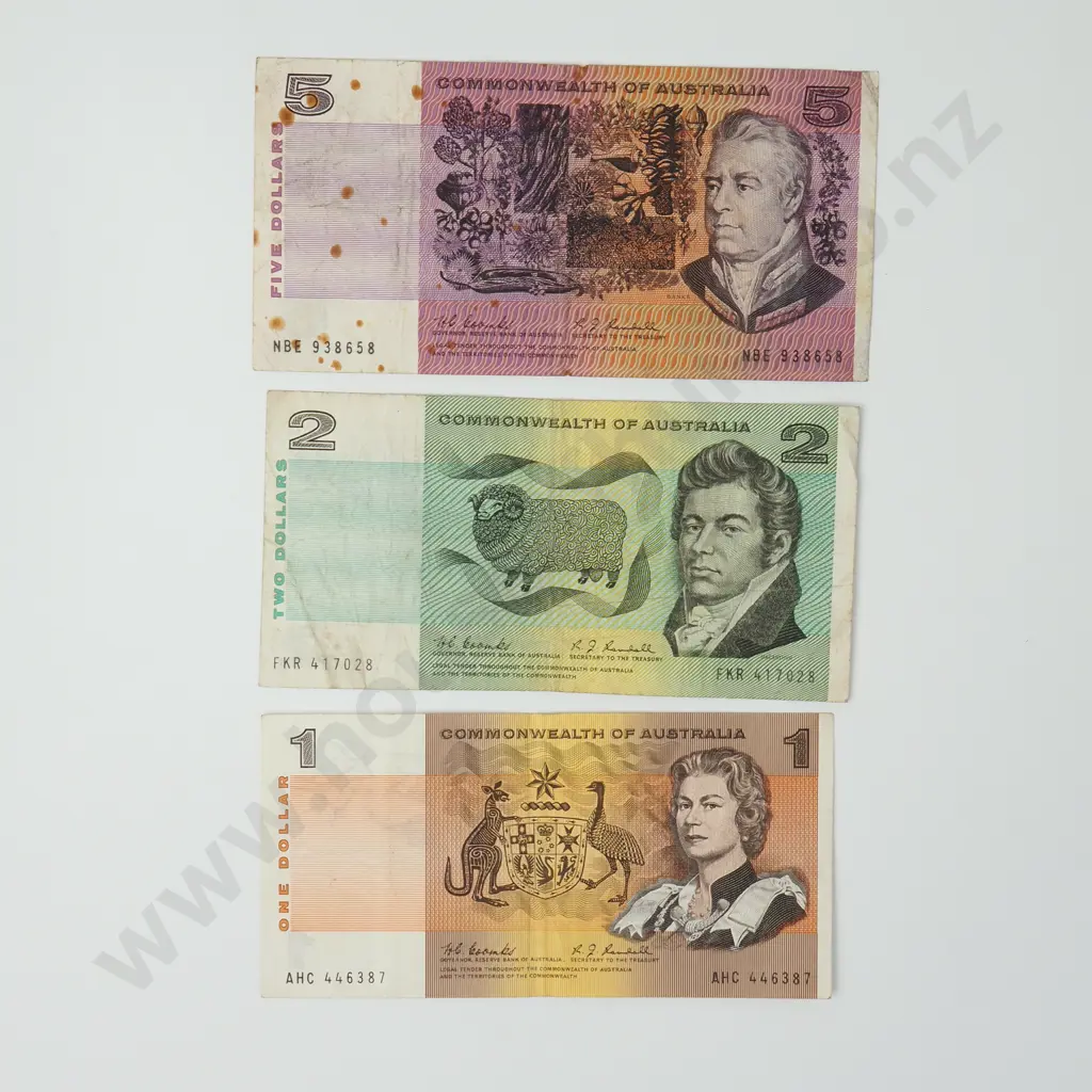 AUSTRALIA 1 dollar 1968, 2 dollars 1967, 5 dollars 1967, each fine, the 5 dollars with rust spots Image 1++