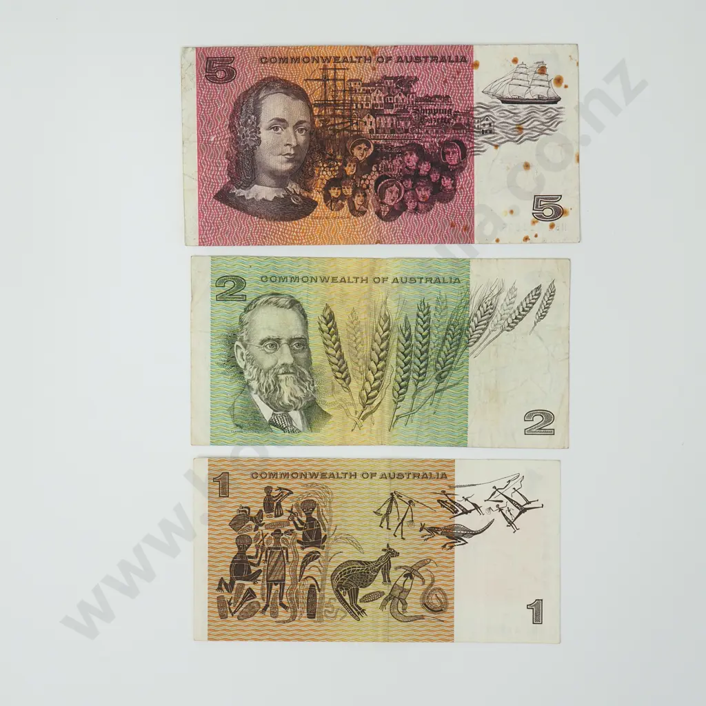 AUSTRALIA 1 dollar 1968, 2 dollars 1967, 5 dollars 1967, each fine, the 5 dollars with rust spots Image 1++