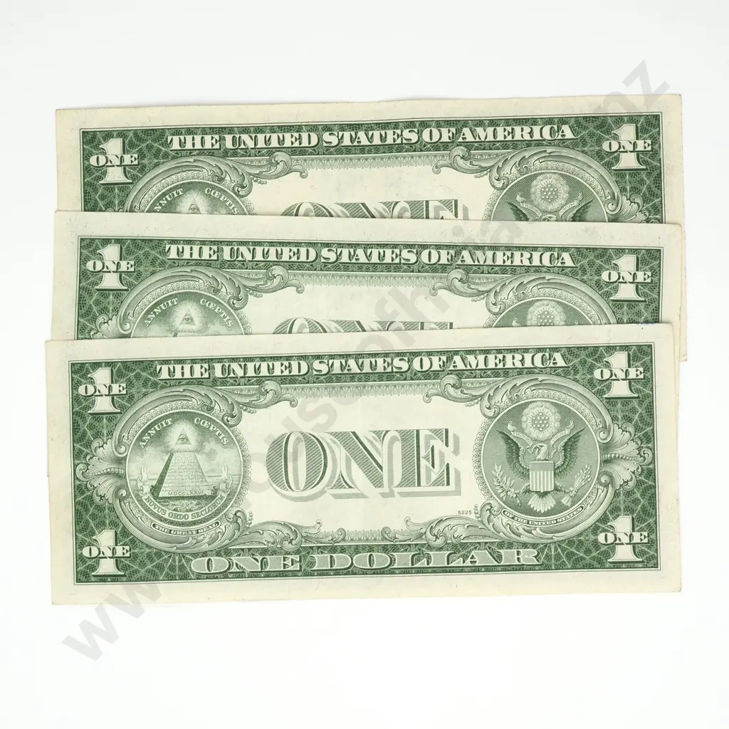 UNITED STATES Three 1 dollar silver certificates ( 2 consecutively numbered ), 1935 D, VF Image 1++