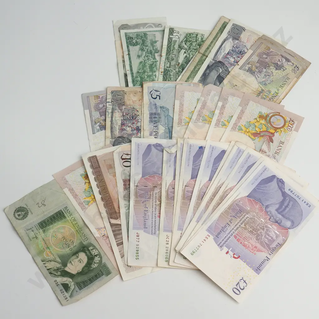 GREAT BRITAIN 332 pounds, approximately NZD $759 Image 1++