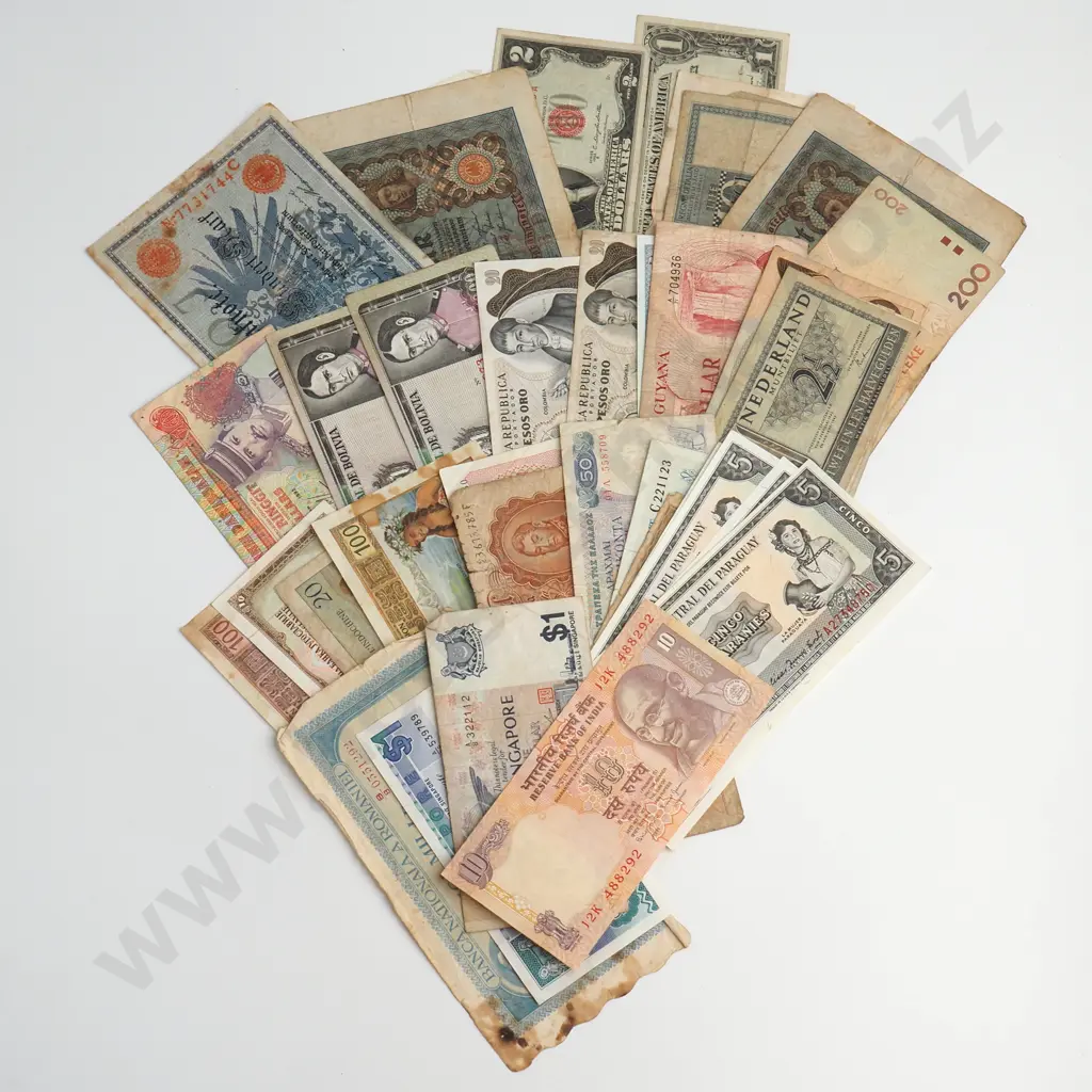 WORLD Assorted lot of 50 notes Image 1++