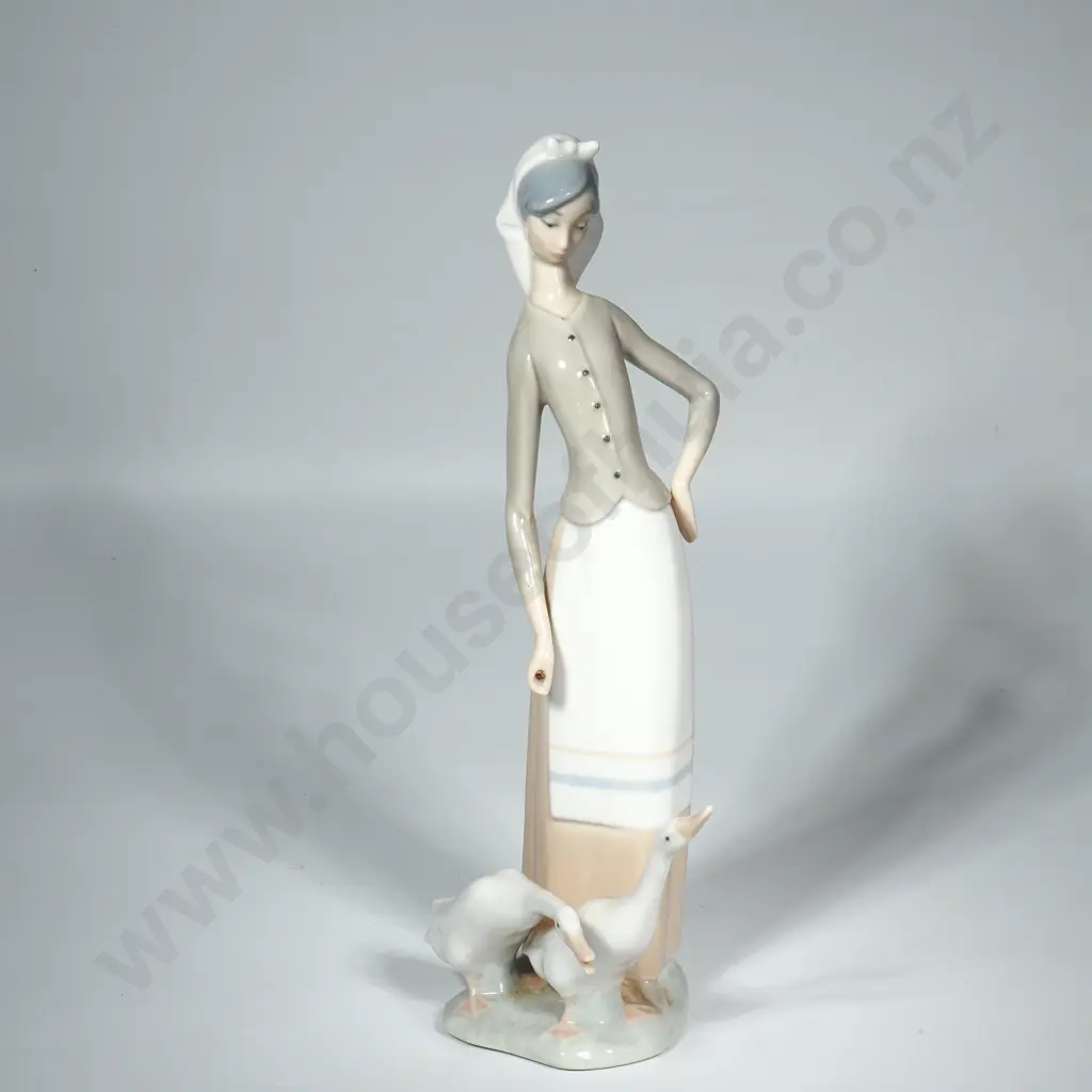 Lladro Porcelain Figure " Girl With Geese" No 1035 Image 1++