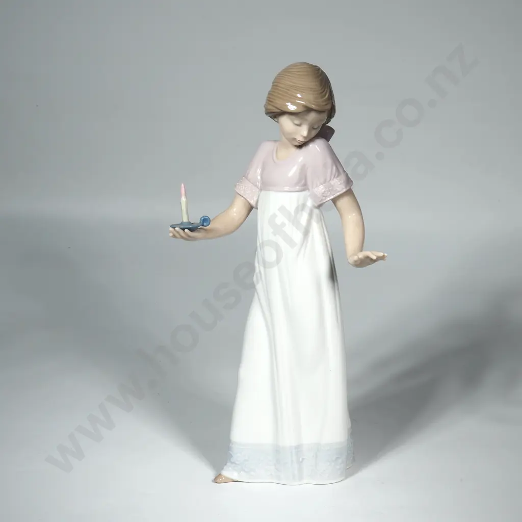 Vintage Lladro Nao Porcelain Figure " To Light The Way" Image 1++