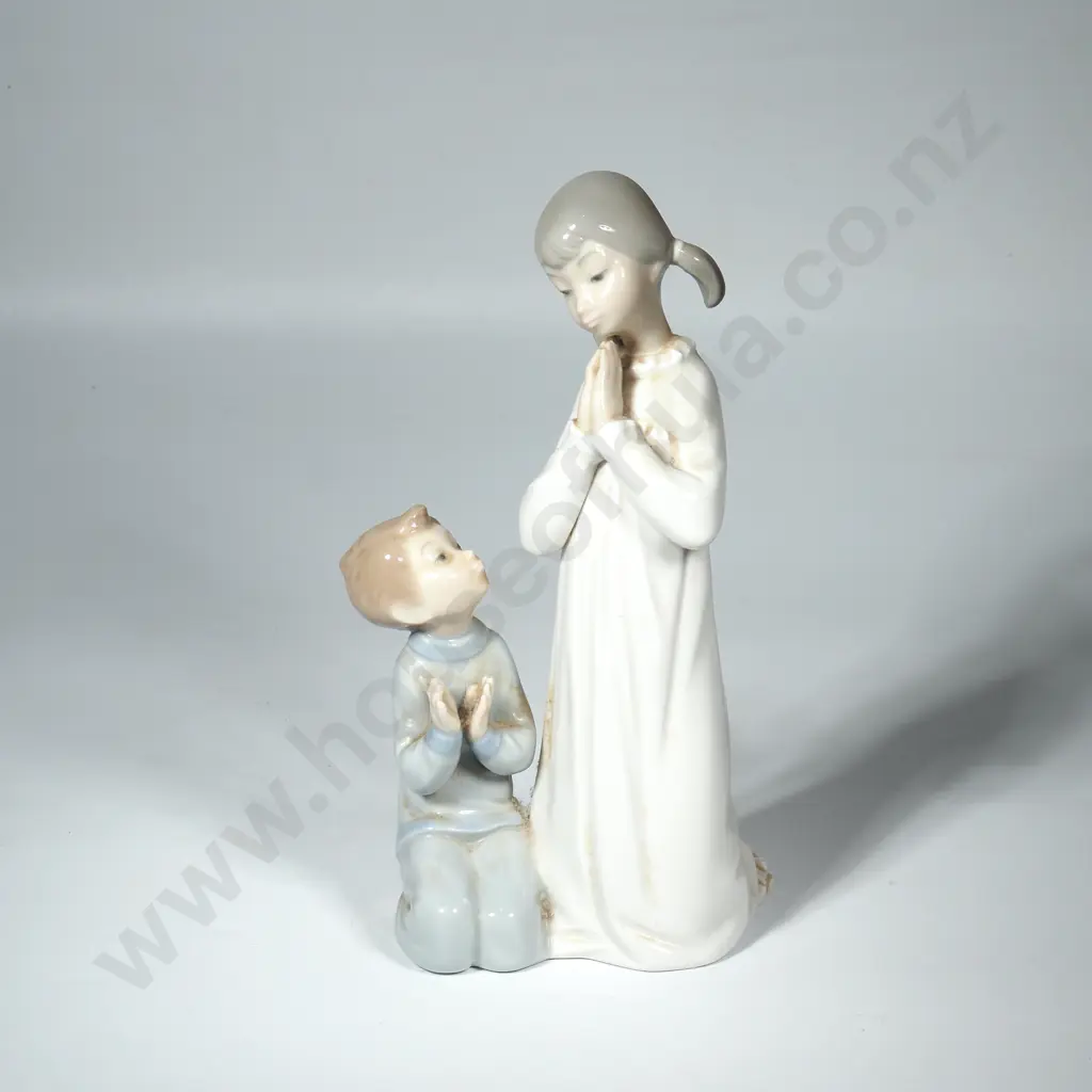 Lladro Porcelain Figure " Teaching to Pray" No 4779 Image 1++