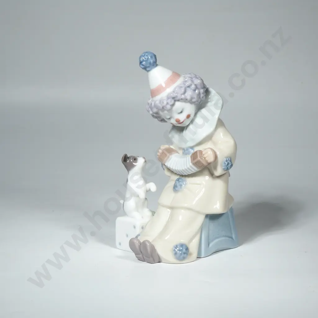 Lladro Porcelain Figure " Pierrot with Concertina" No5279 Image 1++
