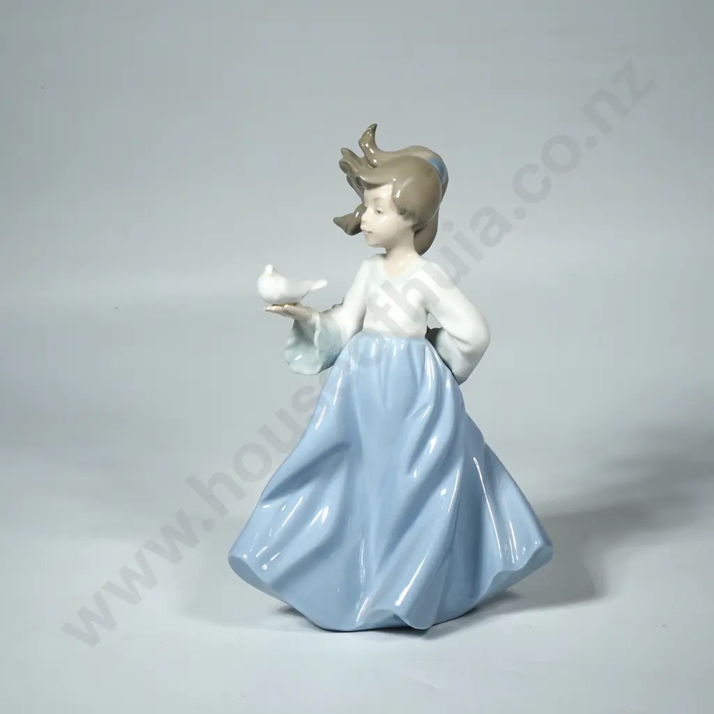 Nao Lladro Porcelain Figure "My Winged Friend" Featuring A Young Girl Holding A white Dove. Model No 1088 Image 1++