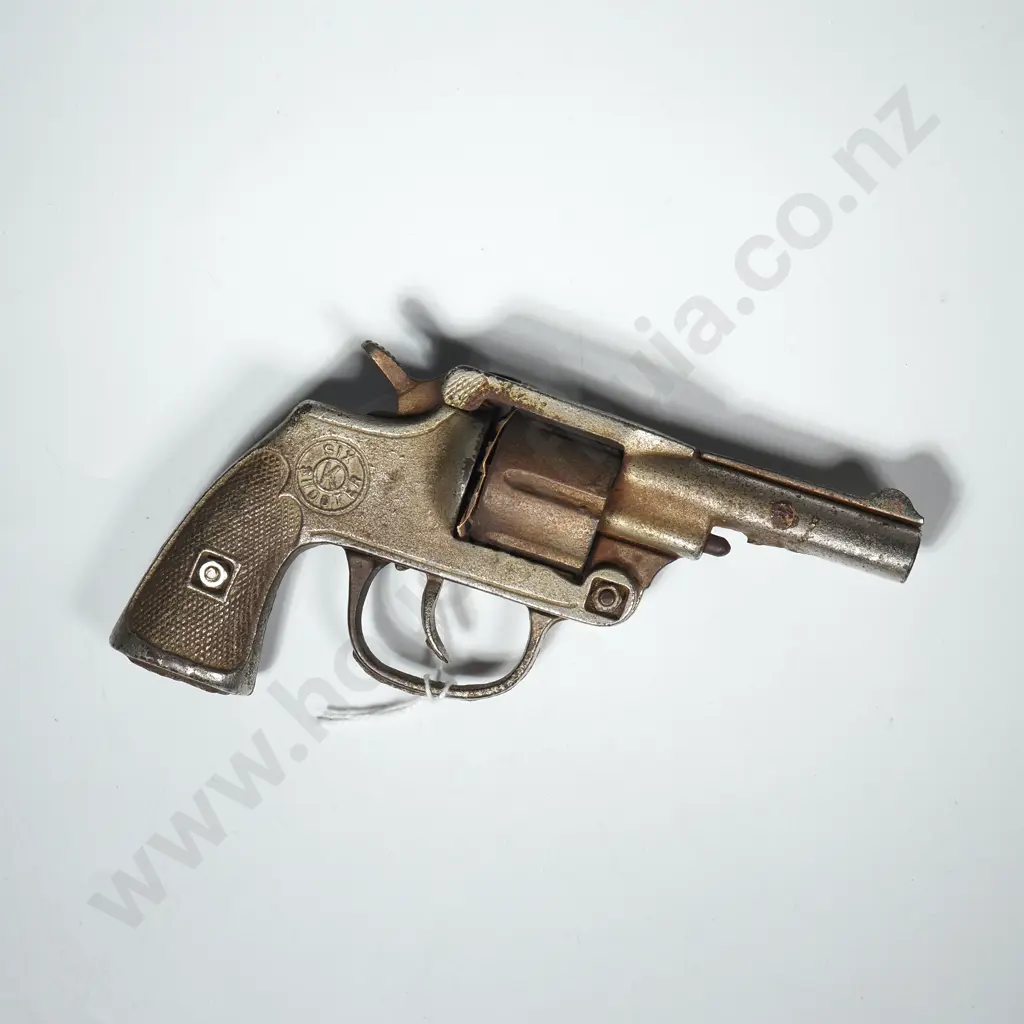 Vintage Cap-Gun, Six-Shooter Image 1++