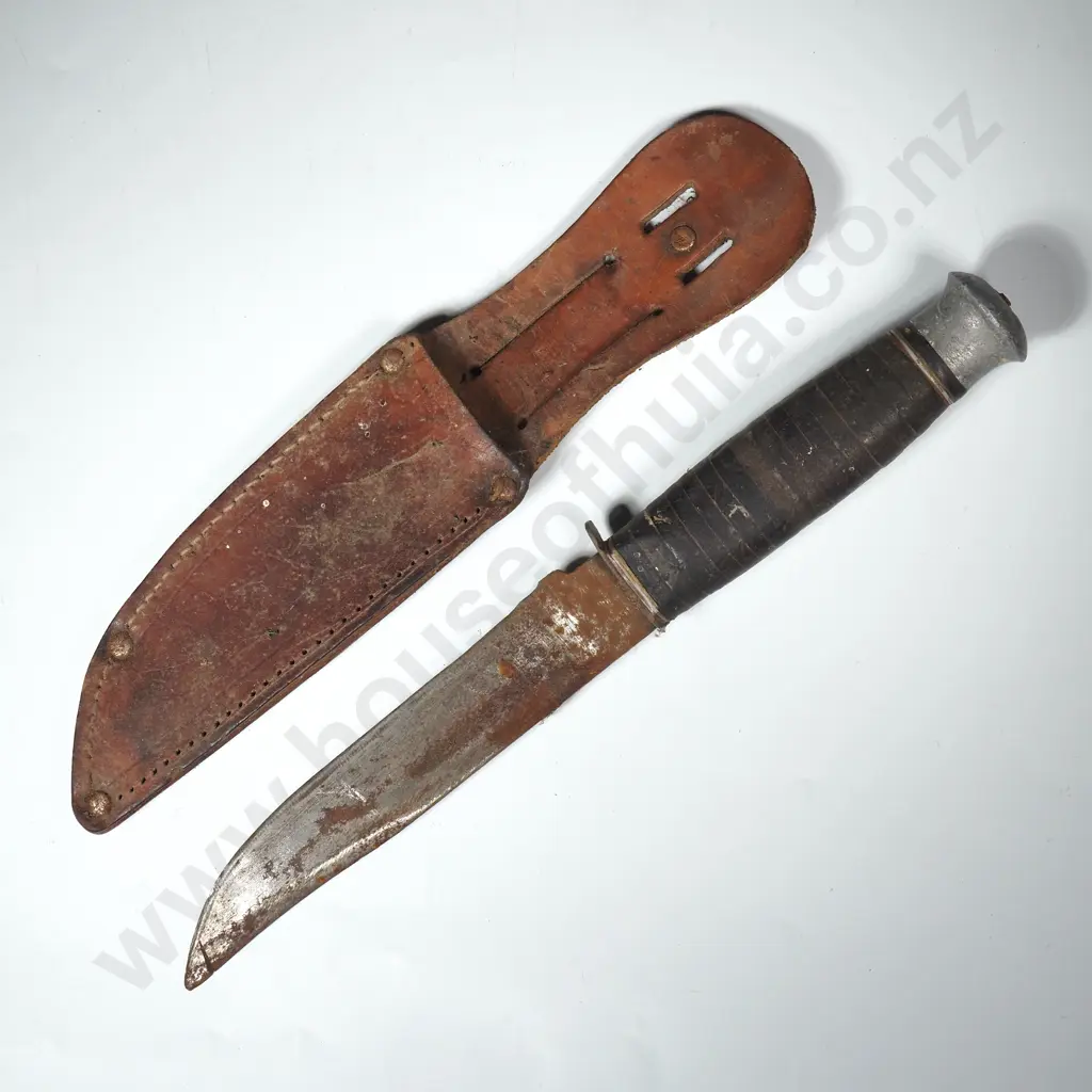 Vintage Sheath Knife in Leather Sheath Image 1++