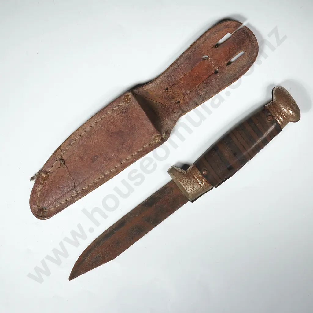 Vintage Sheath Knife in Leather Sheath Image 1++