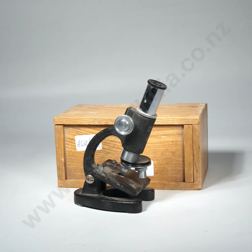 Cast Iron Microscope w wooden box Image 1++