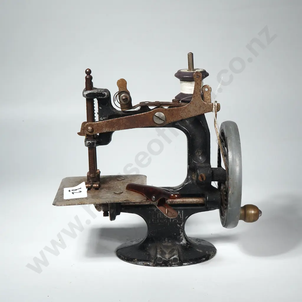 Australian Shuttle Sewing Machine Image 1++