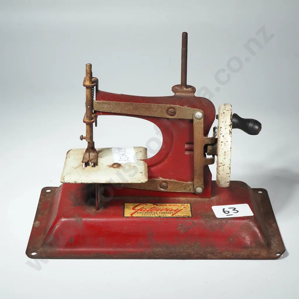 USA Gateway Junior Model NP-1 Toy Sewing Machine Image 1++
