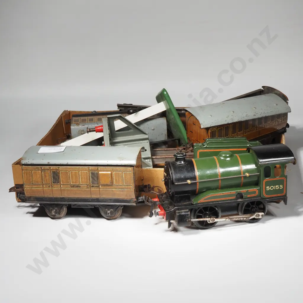 Hornby Type 510 Gauge Clockwork Locomotive  50153 w Tender,Three Passenger Coaches, Rails & Railway Signal w Ladder Image 1++