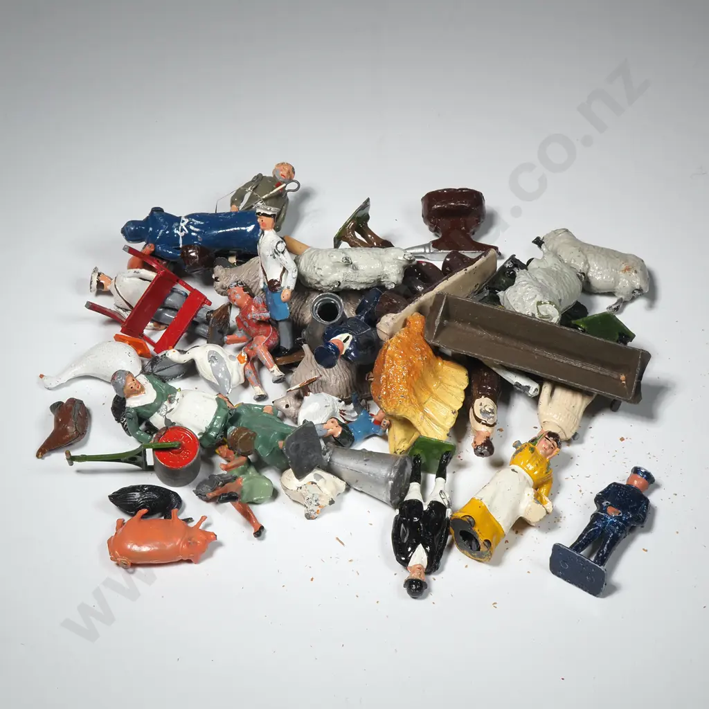 Good Quantity of Vintagae 'Britains' Lead Farm Animals & People Image 1++