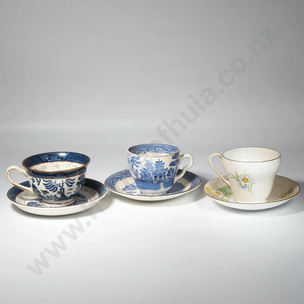 Vintage tea cup and saucer (3 sets) Image 1++