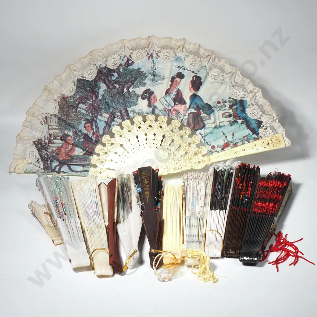 Assorted Vintage Hand Held Folding Fans Image 1++