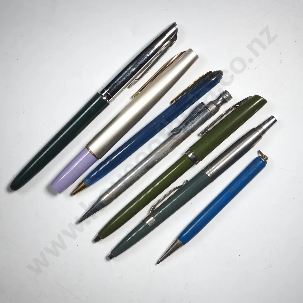 Collection of Vintage Fountain Pens & Biros Image 1++