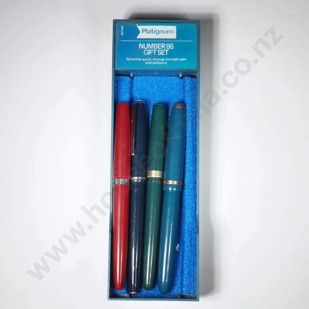 Four Vintage Fountain Pens in a Plastic Platignum Case Image 1++