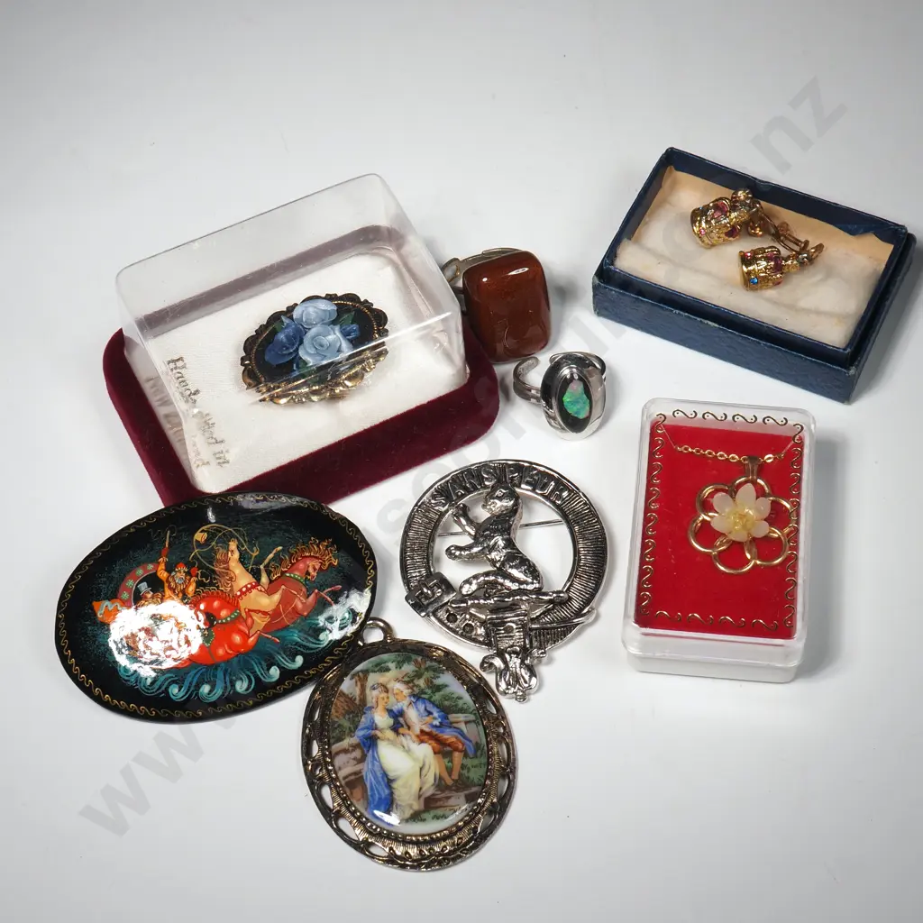 Quantity of Costume Jewellery - Handpainted Brooch, Pendant, Coronation Charms, Lacquered Brooch &  Two Rings Image 1++