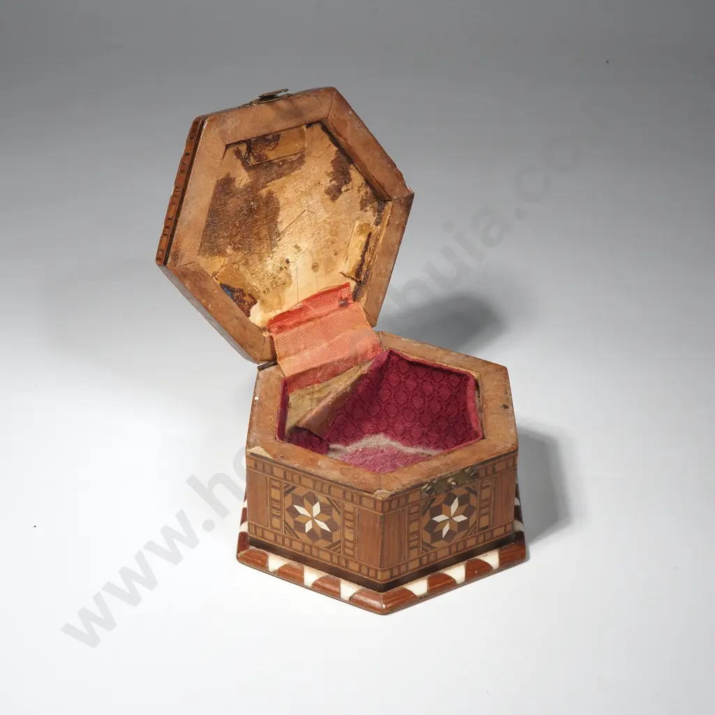 Vintage Hexagonal Marquetry Trinket Box - a/f Hinge Image 1++