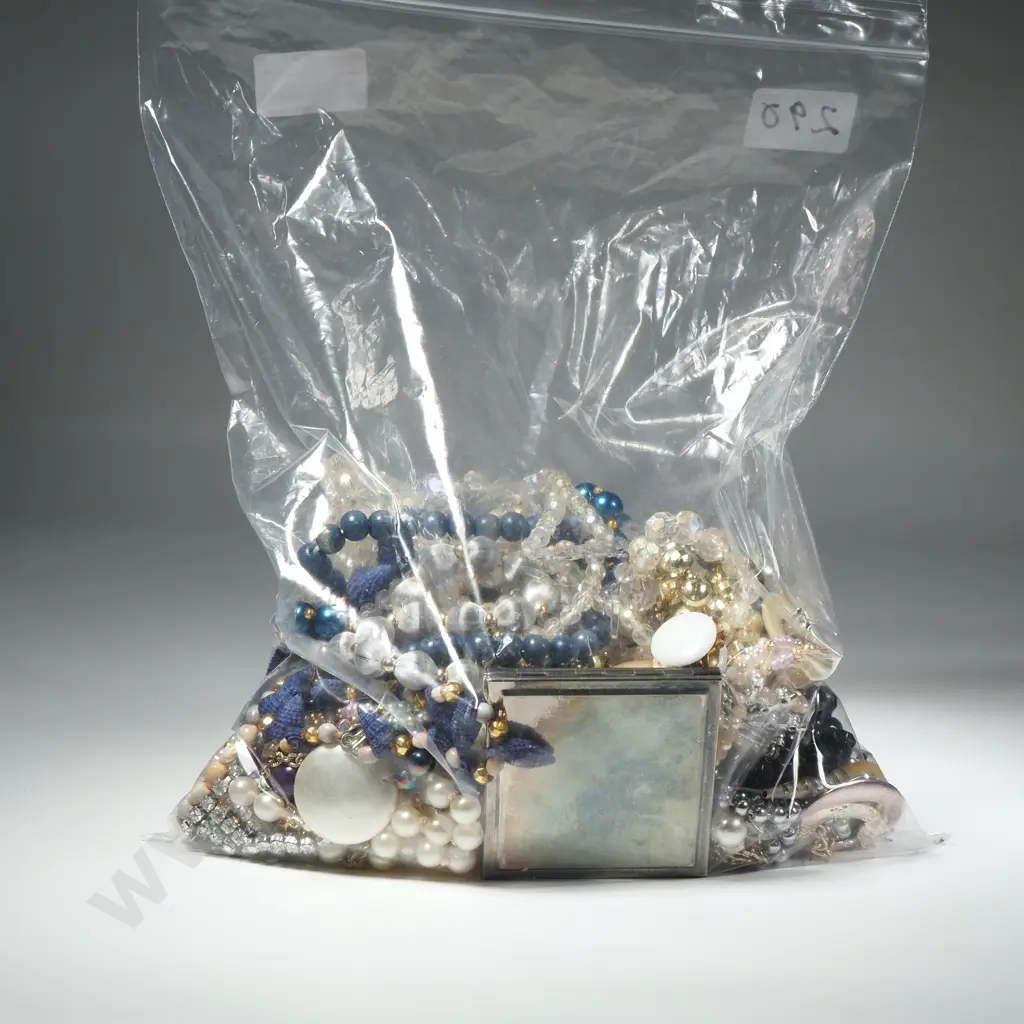 Large Quantity of Costume Jewellery - Mainly Beads Image 1++