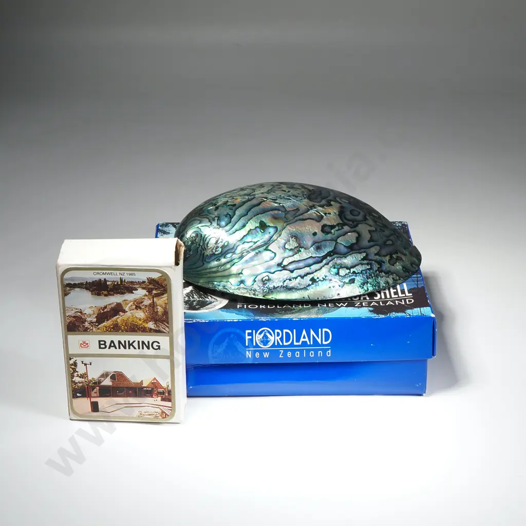 Boxed Souvenir Paua Shell, Playing Cards & New Zealand Souvenir Banking Playing Cards Image 1++