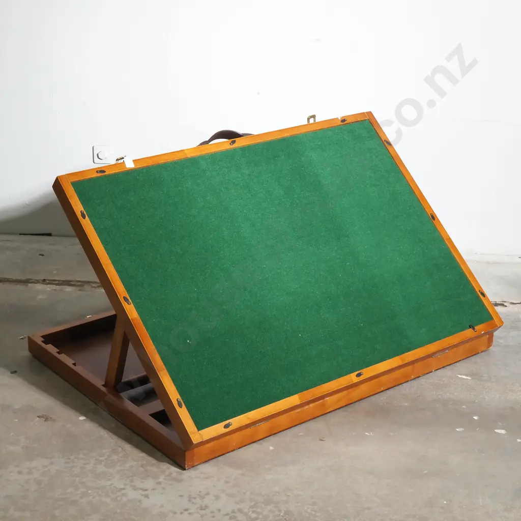Portabale Wooden Tabletop Box Easel Folding Into A Compact Case For Easy Transport  Image 1++