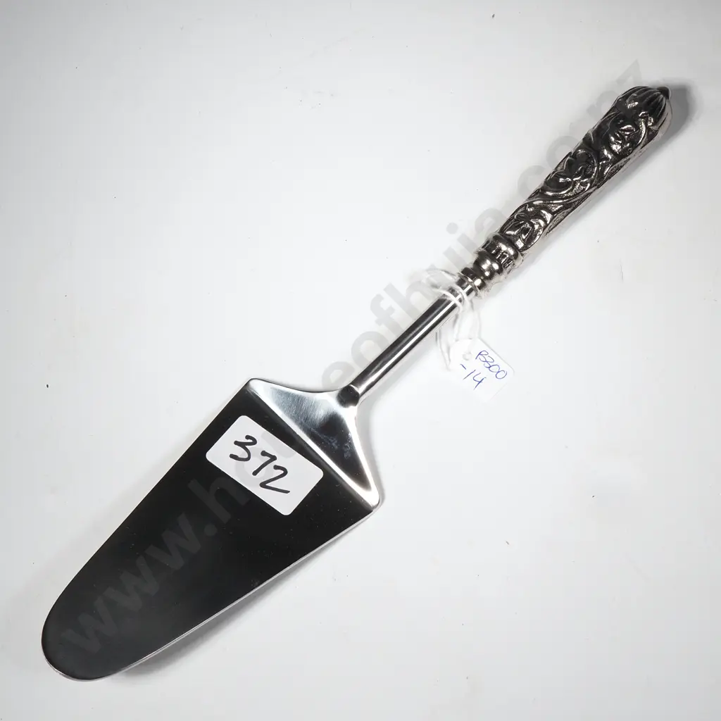 Ornate Handle Cake Server Image 1++