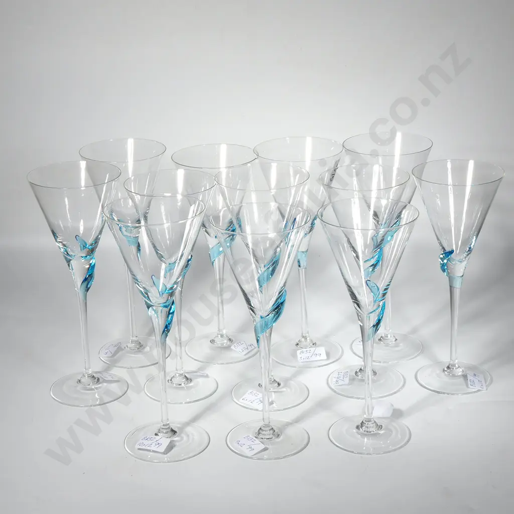 12 x Tall Clear and Blue Leaf Detail Glasses Image 1++
