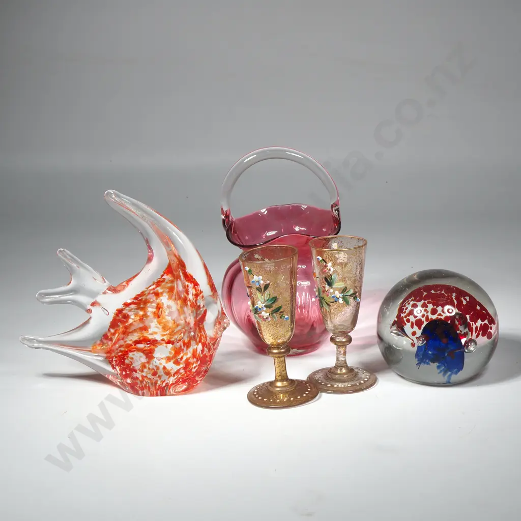 1 x Vintage Art Glass Paperweight w assorted other Glass Items Image 1++