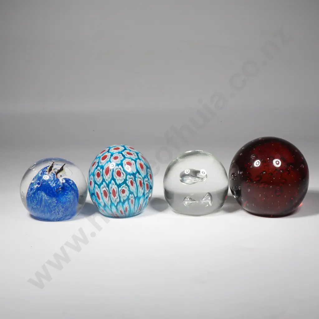 3 x Vintage Hand Blown Glass Paperweights Image 1++