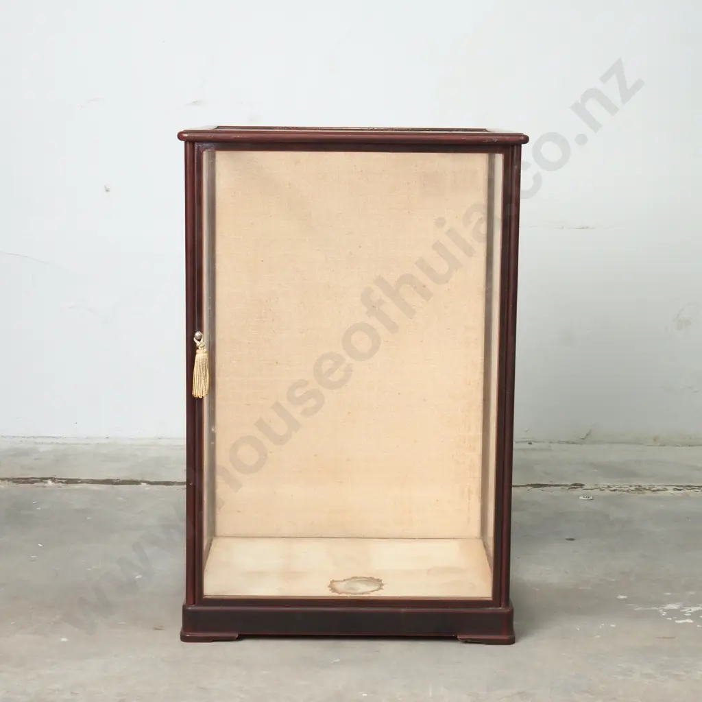 Quality Timber & Glass Display Case w Lined Interior.  Image 1++