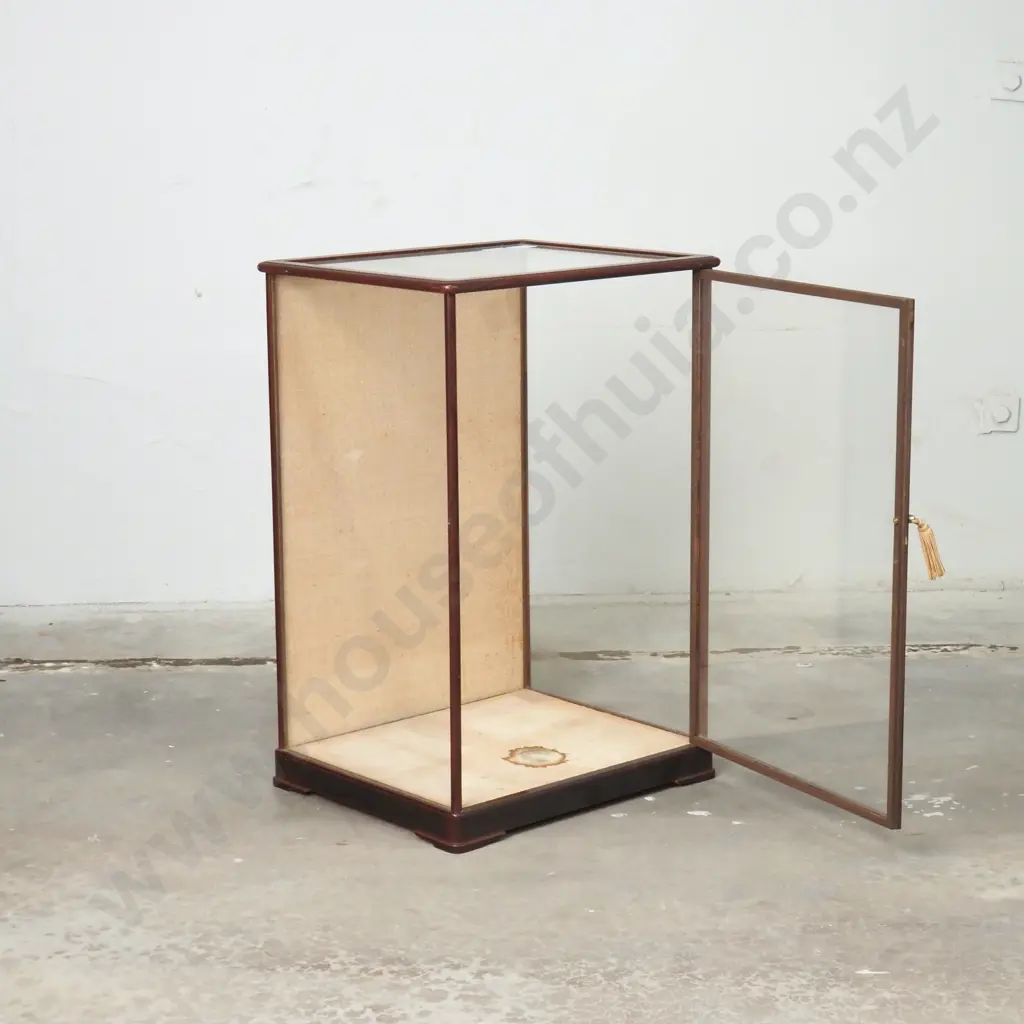 Quality Timber & Glass Display Case w Lined Interior.  Image 1++