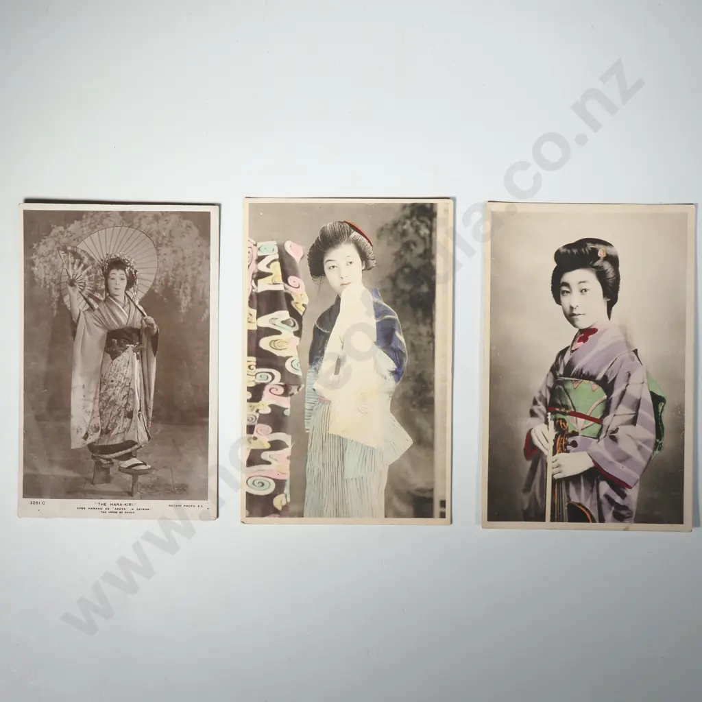 Three Vintage Postcards of Geisha Girls  Image 1++
