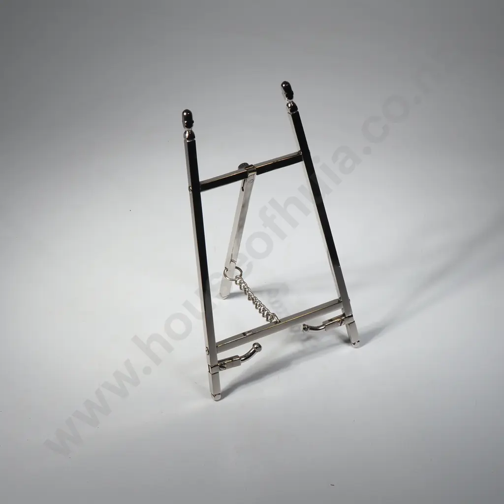Small Easel Image 1++