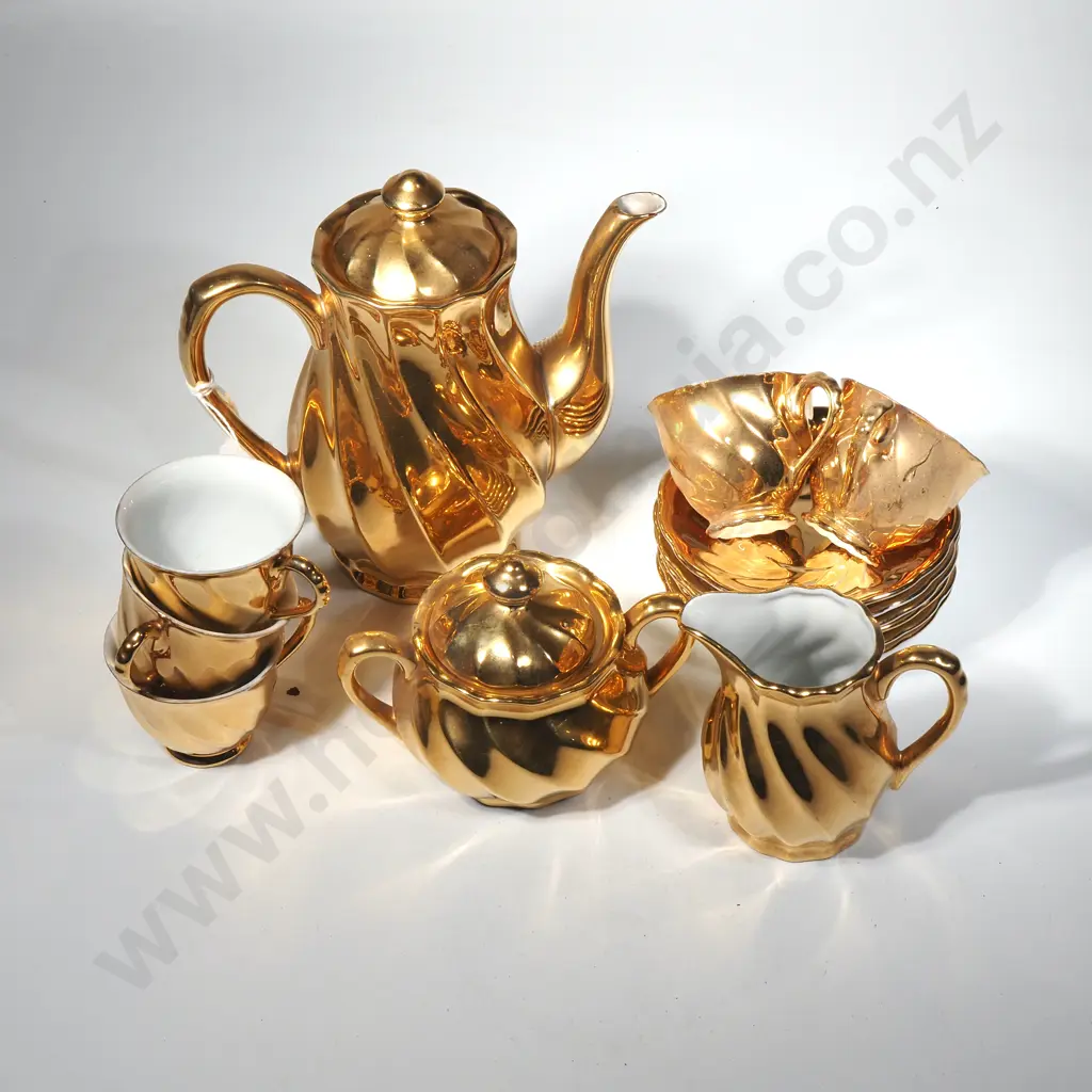 Vintage St Kilda Porcelain Demi Tasse Coffee Set Comprising Coffee Pot, Sugar, Cream Jug & Five Cups & Saucers Image 1++