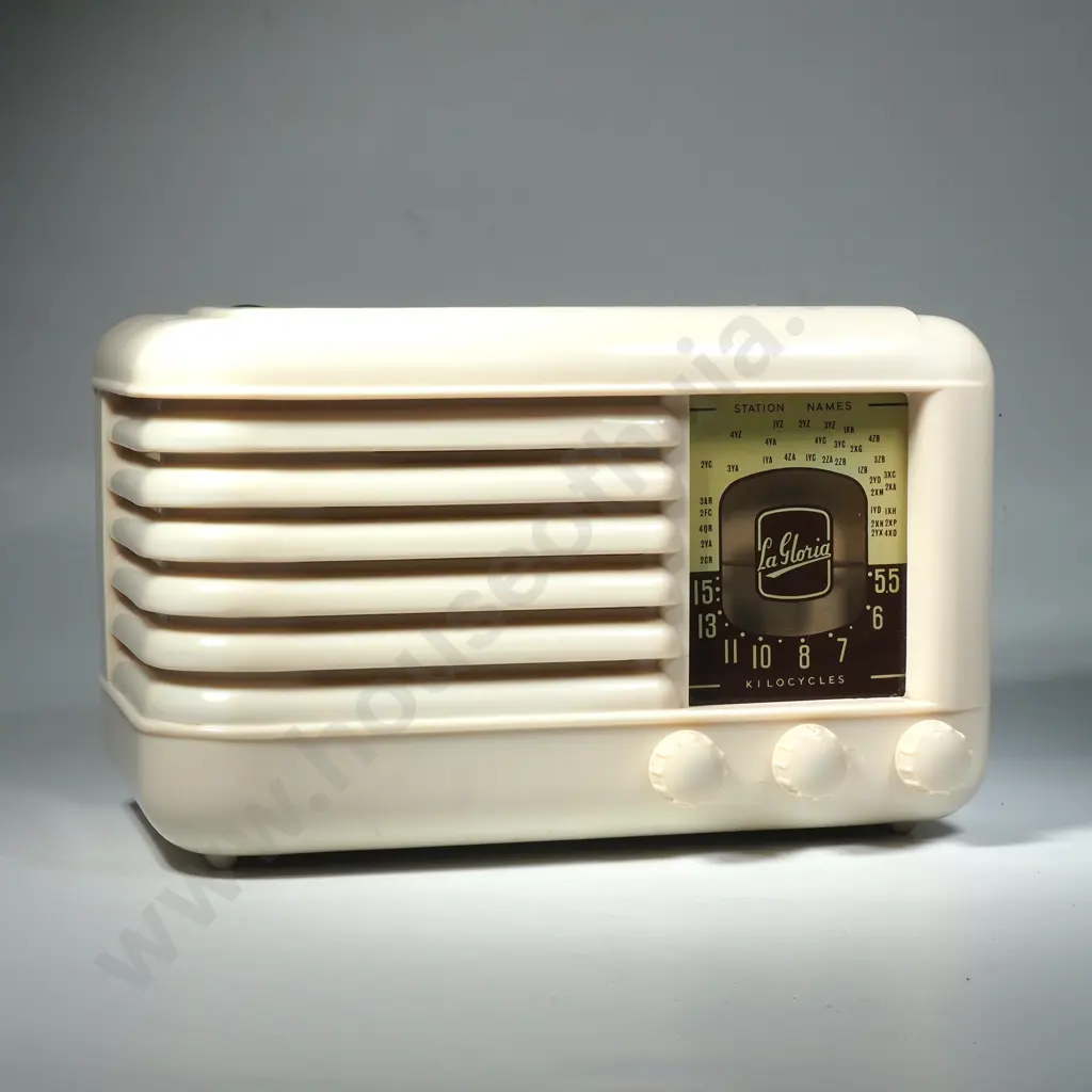 Cream Coloured Bakelite  La Gloria Radia Manufactured by Dominion Radio & Electrical Image 1++