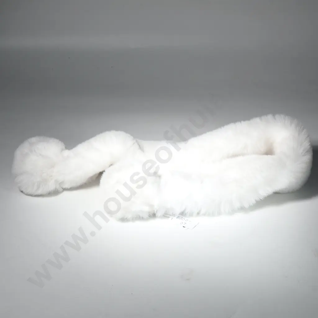 Maleny Fox - Faux Fur White Scarf Image 1++