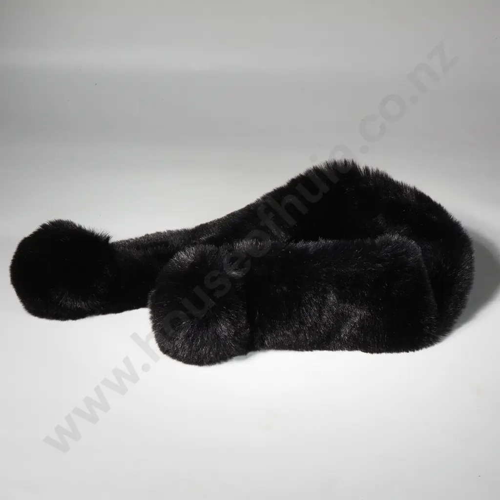 Maleny Fox - Faux Fur Black Scarf Image 1++