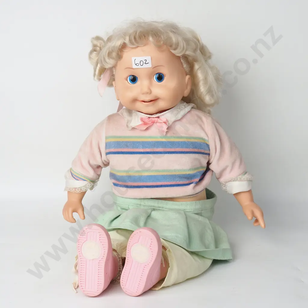 Cricket Playmates Plastic Girl Doll 1986 Image 1++