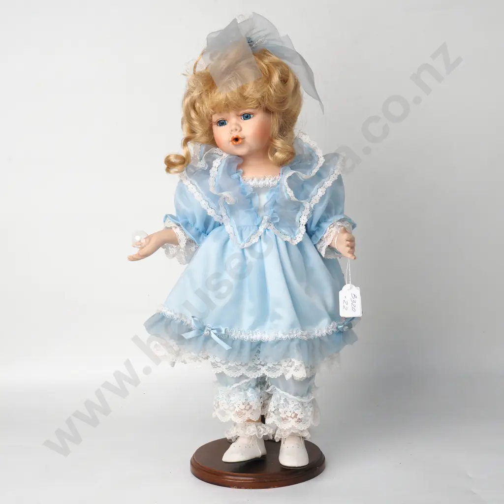 Bubbles from the Heritage Heirloom Collection- With Stand Image 1++