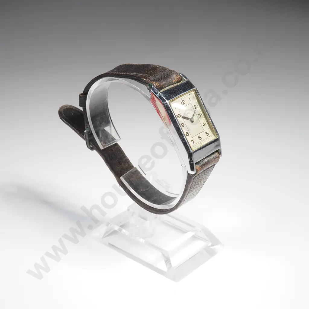 Vintage Ingersoll Gents Tank Style Wristwatch in Box Image 1++